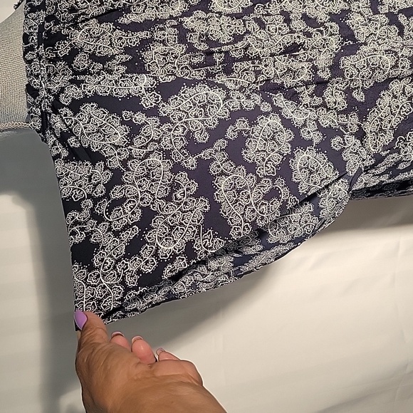 LOFT Womans Black & White Blouse with Flutter Sleeves, Size: XL - Picture 5 of 10